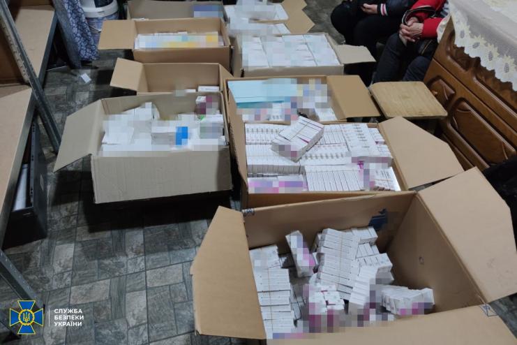 В Україну намагались завезти незареєстровані препарати для лікування онкохвороб та суміжних з COVID-19 